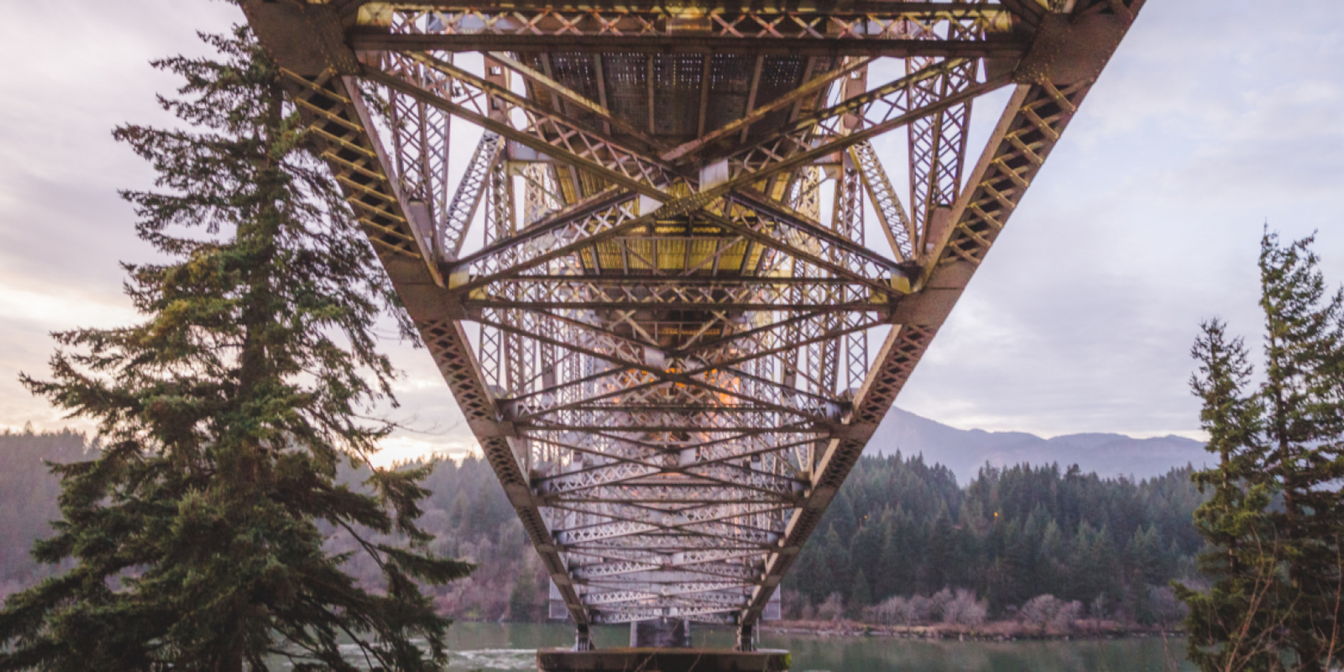 
A steel truss cantilever bridge that spans the Columbia River between Oregon and Washington state | iStock/shanecotee